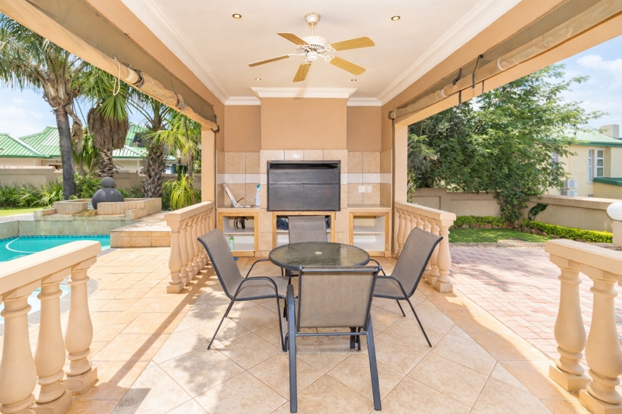 5 Bedroom Property for Sale in Caribbean Beach Club North West